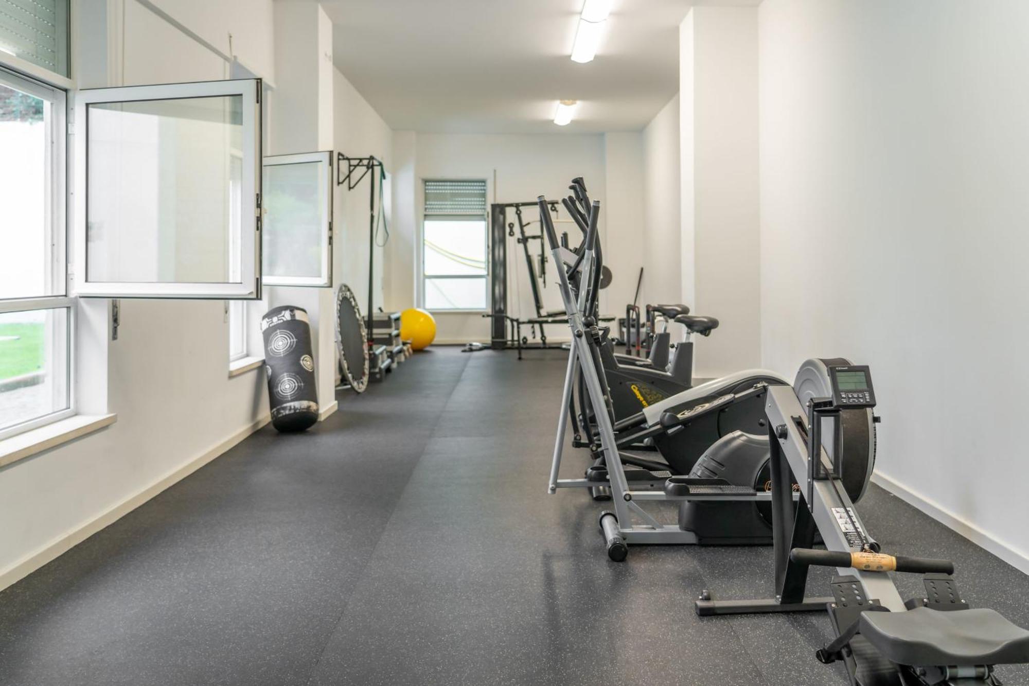 T3 Com Piscina Tenis Ginasio E Parq Infant Lisboa