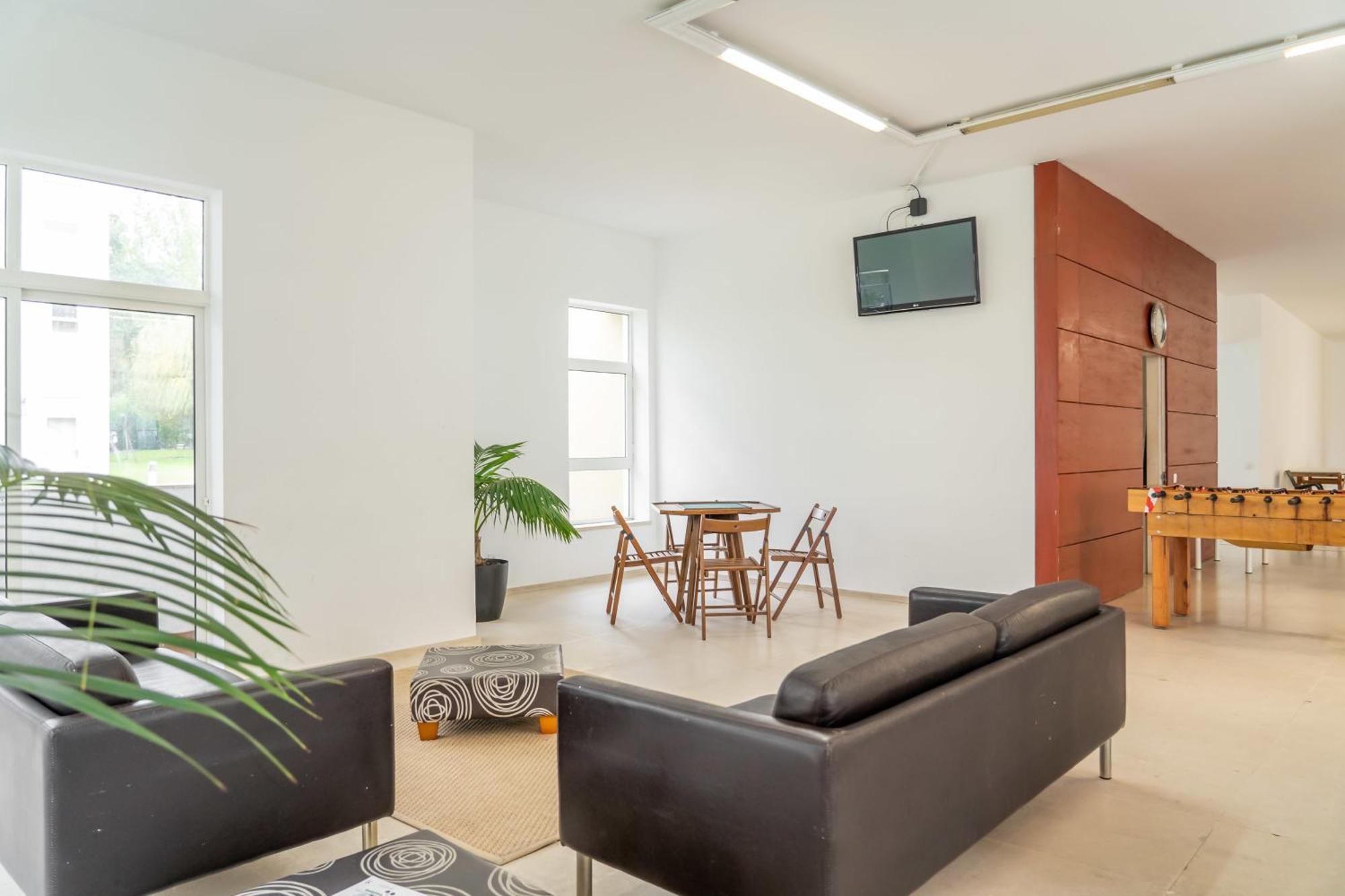T3 Com Piscina Tenis Ginasio E Parq Infant Lisboa