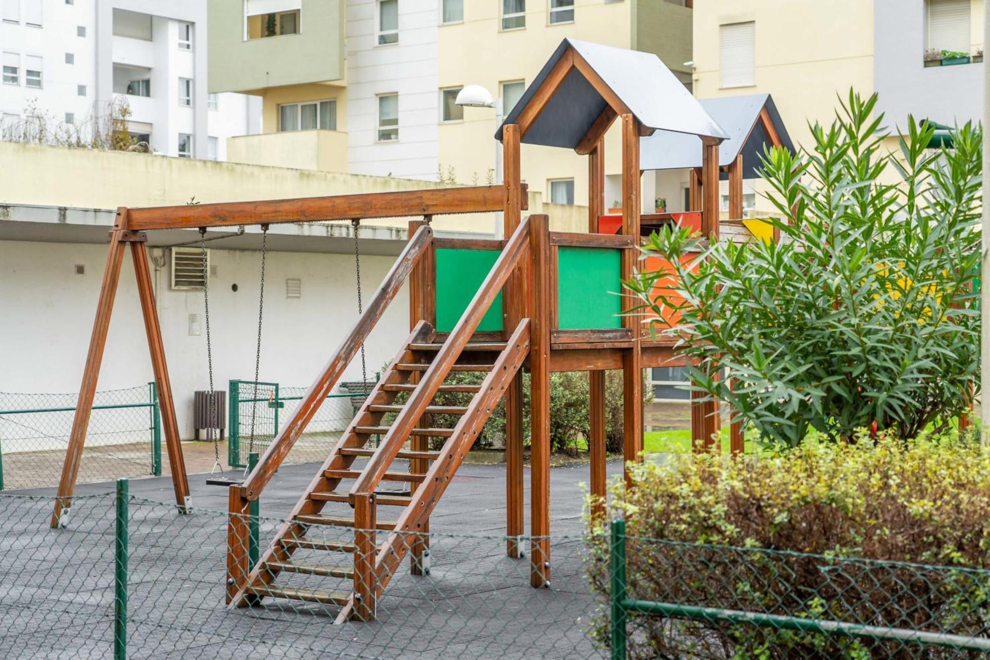 T3 Com Piscina Tenis Ginasio E Parq Infant Lisboa